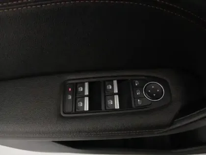 Photo 12 Renault Captur  1.6 E-Tech hybride rechargeable 160ch Initiale Paris -21