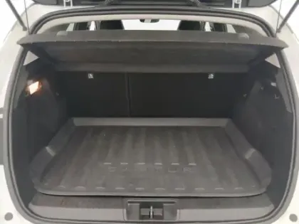 Photo 8 Renault Captur  1.6 E-Tech hybride rechargeable 160ch Initiale Paris -21