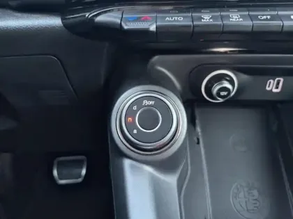 Photo 11 Alfa Romeo Tonale  1.5 Hybrid 130ch Edizione Speciale TCT