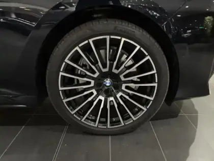 Photo 7 BMW Serie 7 Série 7 750eA xDrive 489ch M Sport