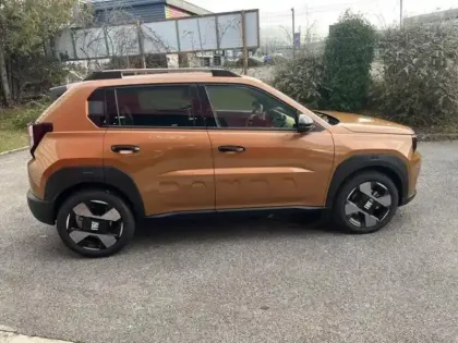 Photo 3 Fiat Grande Panda  1.2 Hybrid Turbo 110ch La Prima eDCT6