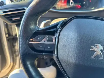 Photo 14 Peugeot 2008  1.2 PureTech 130ch S&S GT EAT8