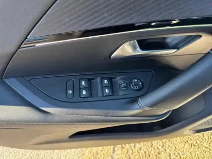 Photo 11 Peugeot 2008  1.2 PureTech 130ch S&S GT EAT8