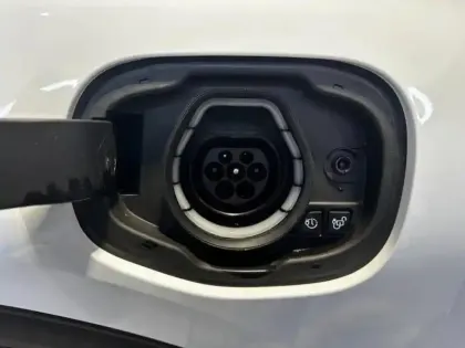 Photo 11 Ford Kuga  2.5 Duratec 243ch Hybride Rechargeable Titanium Business Powershift