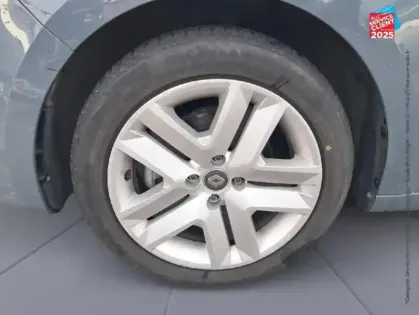 Photo 9 Renault Clio  1.6 E-Tech hybride 140ch Zen -21N