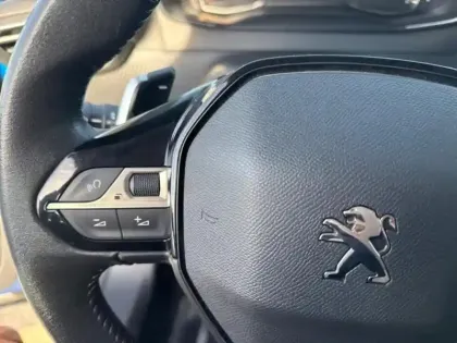 Photo 12 Peugeot 2008  1.2 PureTech 130ch S&S Allure EAT8 7cv
