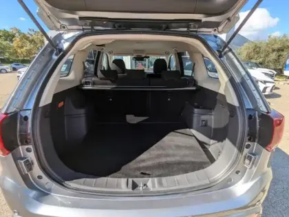 Photo 11 Mitsubishi Outlander  PHEV Twin Motor Business 4WD Euro6d-T EVAP 5cv