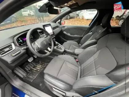 Photo 14 Renault Clio  1.6 E-Tech 145ch full hybrid esprit Alpine - 25 Camera GPS