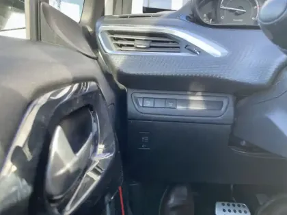 Photo 17 Peugeot 2008 1.5 BlueHDi 120ch E6.c GT Line S&amp;S EAT6