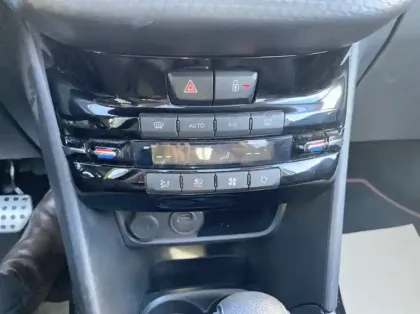 Photo 4 Peugeot 2008 1.5 BlueHDi 120ch E6.c GT Line S&amp;S EAT6