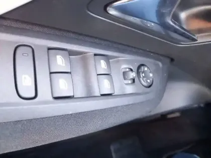 Photo 18 Citroën C4  Hybride 136 e-DCS6