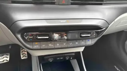 Photo 58 Hyundai Bayon  1.0 T-GDi 100 DCT-7