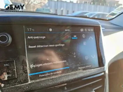 Photo 14 Peugeot 2008  1.6 BlueHDi 100ch BVM5