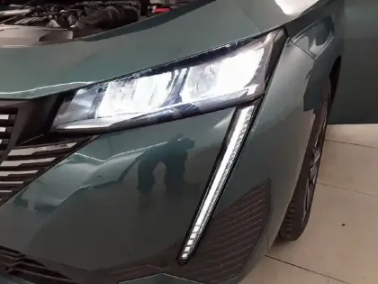 Photo 15 Peugeot 308  SW BlueHDi 130ch S&S EAT8