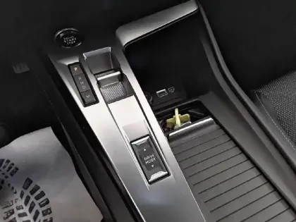 Photo 13 Peugeot 308  SW BlueHDi 130ch S&S EAT8