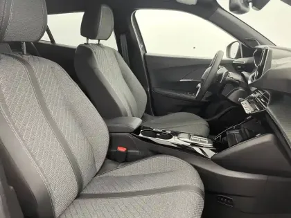 Photo 25 Peugeot 2008  Hybrid 145 e-DCS6