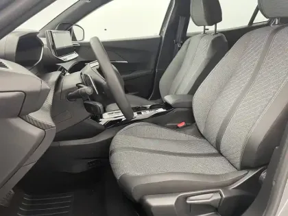 Photo 13 Peugeot 2008  Hybrid 145 e-DCS6