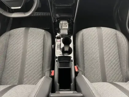 Photo 29 Peugeot 2008  Hybrid 145 e-DCS6