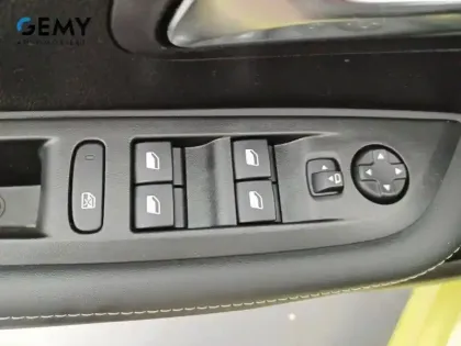 Photo 11 Peugeot 208  PureTech 100 S&S BVM6