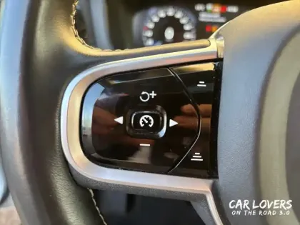 Photo 33 Volvo V60  T8 Twin Engine 303 ch + 87 ch Geartronic 8