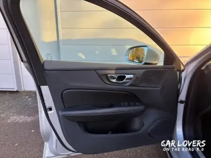 Photo 22 Volvo V60  T8 Twin Engine 303 ch + 87 ch Geartronic 8