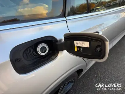 Photo 32 Volvo V60  T8 Twin Engine 303 ch + 87 ch Geartronic 8