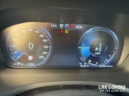 Photo 17 Volvo V60  T8 Twin Engine 303 ch + 87 ch Geartronic 8