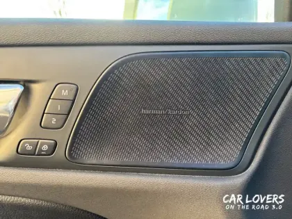 Photo 19 Volvo V60  T8 Twin Engine 303 ch + 87 ch Geartronic 8