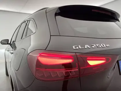 Photo 27 Mercedes GLA  250 e Hybrid EQ 8G-DCT