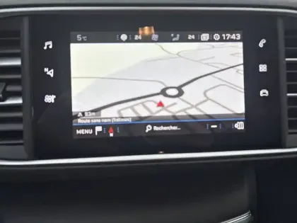 Photo 18 Peugeot 308  PureTech 130ch S&S EAT8