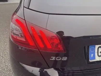 Photo 16 Peugeot 308  PureTech 130ch S&S EAT8