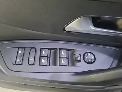 Photo 27 Peugeot 308  BlueHDi 130ch S&S EAT8