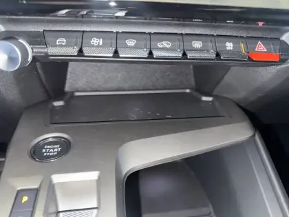 Photo 23 Peugeot 408  Electrique 58 kWh 210ch