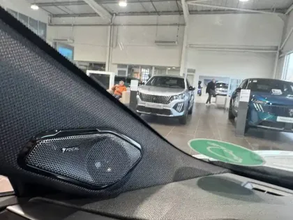 Photo 16 Peugeot 408  Electrique 58 kWh 210ch