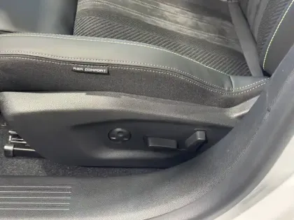 Photo 8 Peugeot 408  Electrique 58 kWh 210ch