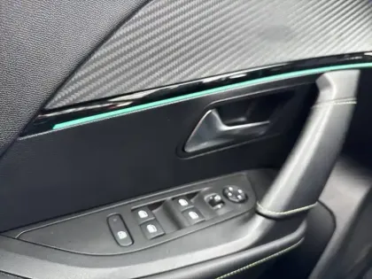 Photo 20 Peugeot 2008  PureTech 130 S&S EAT8