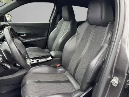 Photo 10 Peugeot 2008  PureTech 130 S&S EAT8