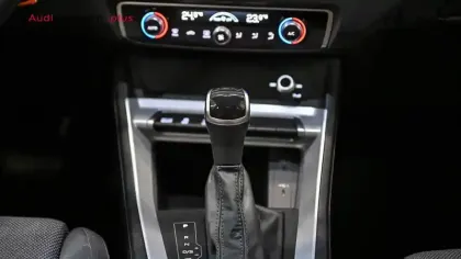 Photo 20 Audi Q3  35 TFSI 150 ch S tronic 7