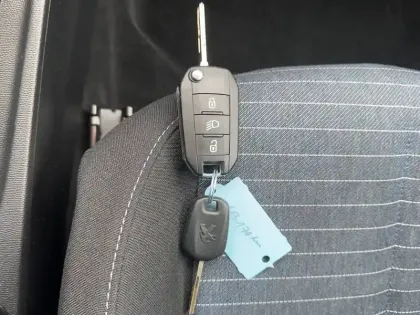 Photo 3 Peugeot 208  PureTech 75 S&S BVM5