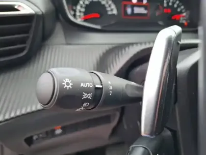 Photo 20 Peugeot 2008  BlueHDi 130 S&S EAT8