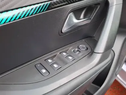 Photo 17 Peugeot 2008  BlueHDi 130 S&S EAT8