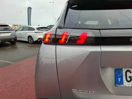 Photo 16 Peugeot 2008  BlueHDi 130 S&S EAT8