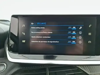 Photo 27 Peugeot 2008  BlueHDi 130 S&S EAT8