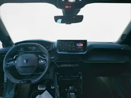 Photo 7 Peugeot 2008  PureTech 130 S&S EAT8