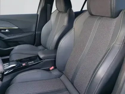 Photo 10 Peugeot 2008  PureTech 130 S&S EAT8