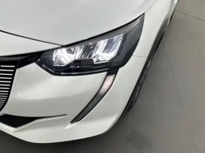 Photo 45 Peugeot 208  Electrique 50 kWh 136ch