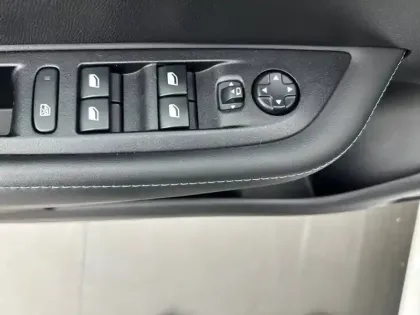 Photo 48 Peugeot 208  Electrique 50 kWh 136ch