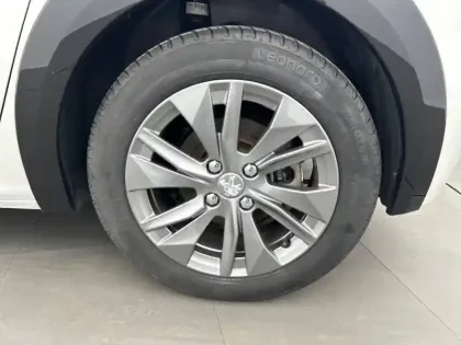 Photo 42 Peugeot 208  Electrique 50 kWh 136ch