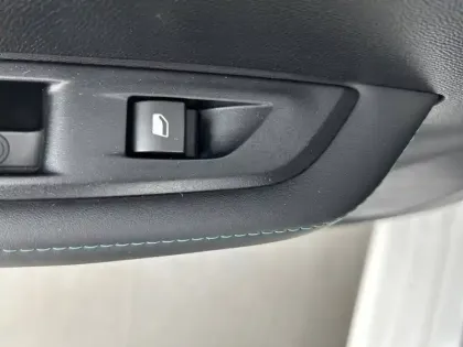 Photo 14 Peugeot 208  Electrique 50 kWh 136ch