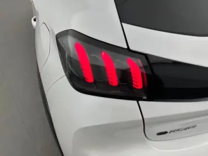 Photo 16 Peugeot 208  Electrique 50 kWh 136ch